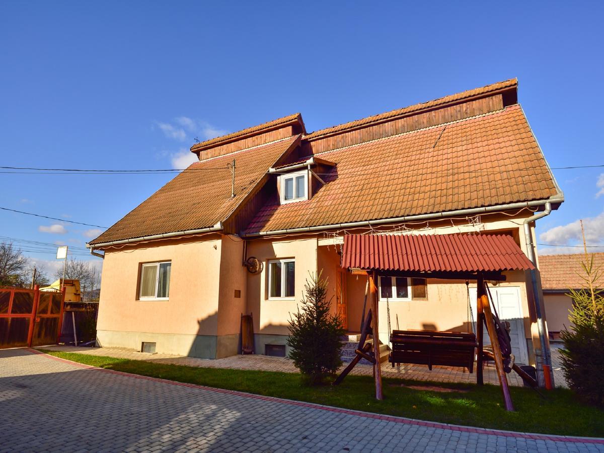 Turia Gyongyvirag Panzio B&B 외부 사진