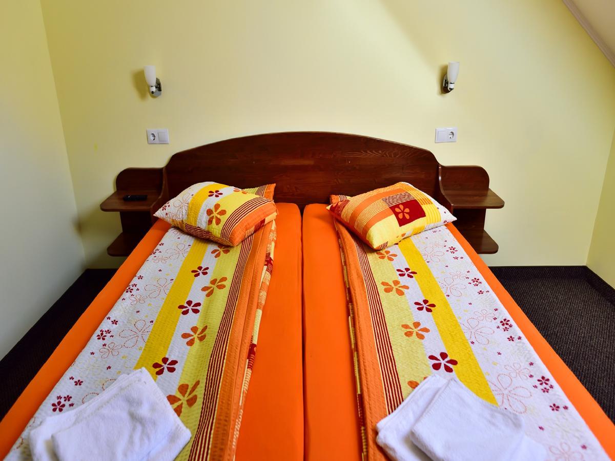 Turia Gyongyvirag Panzio B&B 외부 사진