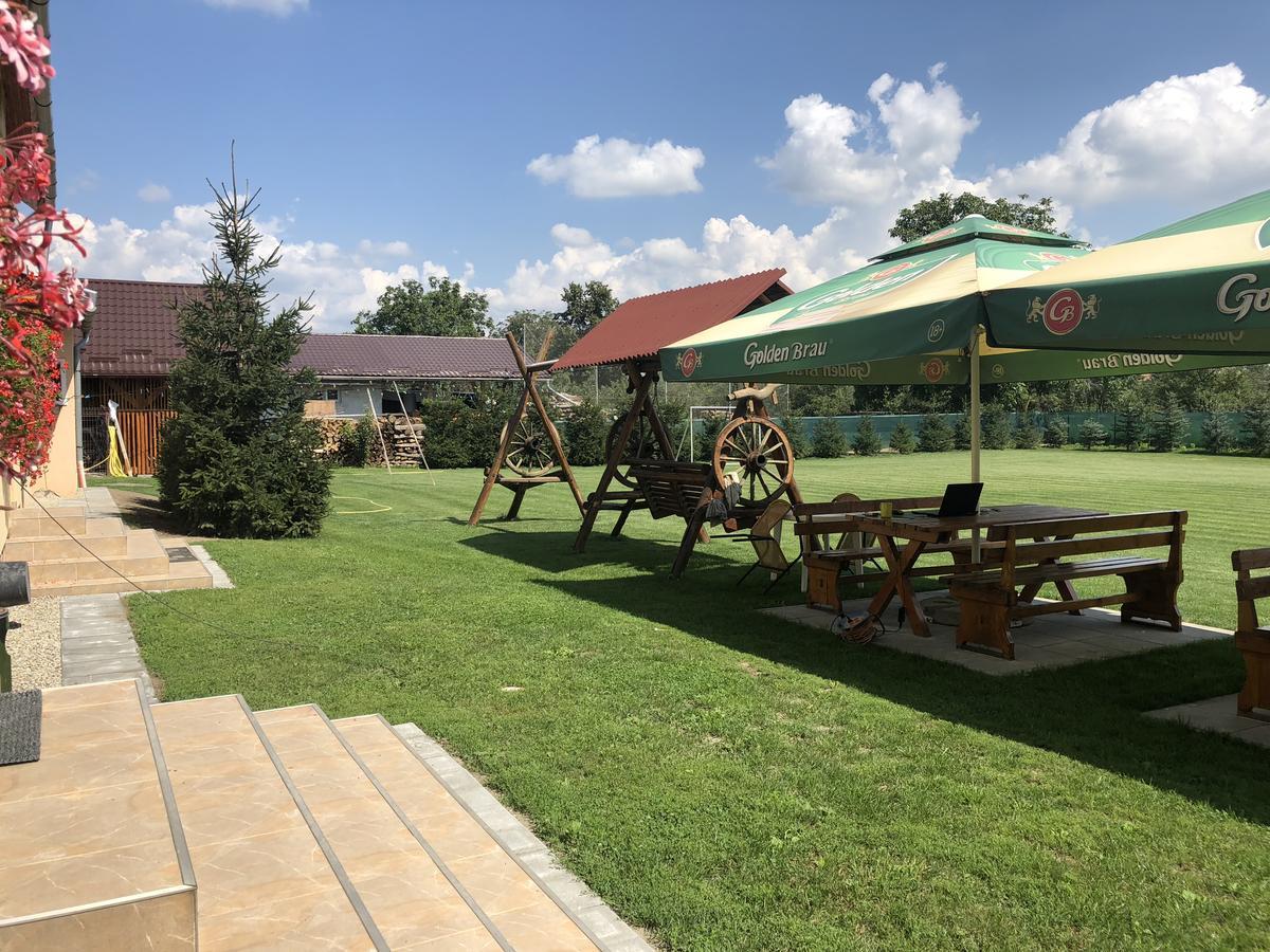 Turia Gyongyvirag Panzio B&B 외부 사진